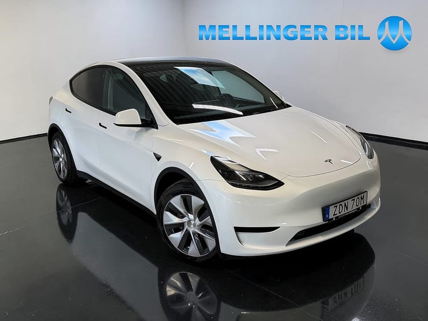 Bild 2 av Tesla Model Y Standard Range RWD Dragkrok Panorama