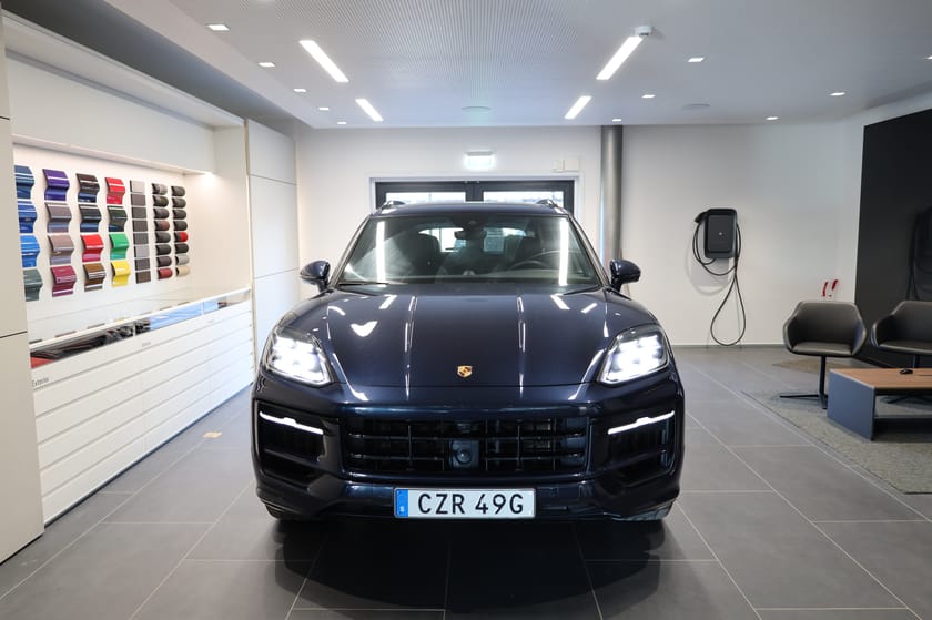 Bild 4 av Porsche Cayenne E-Hybrid / Burmester / Nightvision / 470 HK