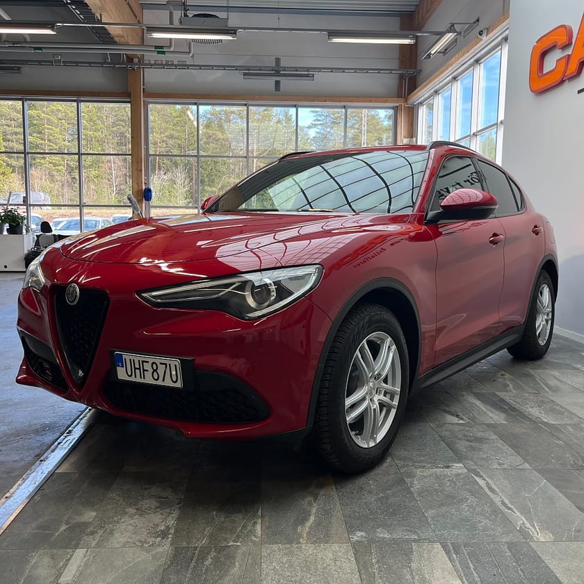 Bild 5 av Alfa Romeo Stelvio 2.0 Turbo 16V Q4 Navi Rattvärme Backkamera