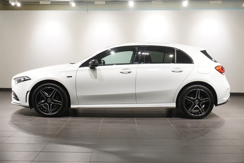 Bild 2 av Mercedes-Benz A 250 e A250e AMG Line Kamera LED 18