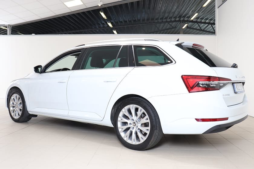 Bild 3 av Škoda Superb iV Kombi Skoda 1.4 TSI Business Style Skinn Drag Värmare