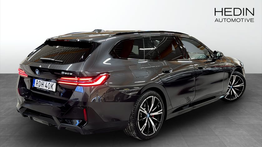 Bild 2 av BMW 530e xDrive Touring M Sport Pro Innovation Rattvärme Drag H/K HUD