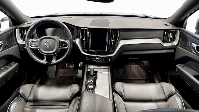 Bild 4 av Volvo XC60 T8 AWD Recharge (392hk) R-DESIGN / PANORAMA / DRAG