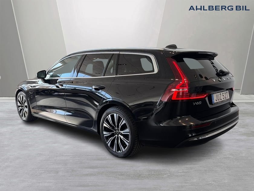 Bild 3 av Volvo V60 Recharge T6 Core Edition. Backkamera, Navi, Adaptiv farthållare, Tonade rutor, Elstolar med minne.
