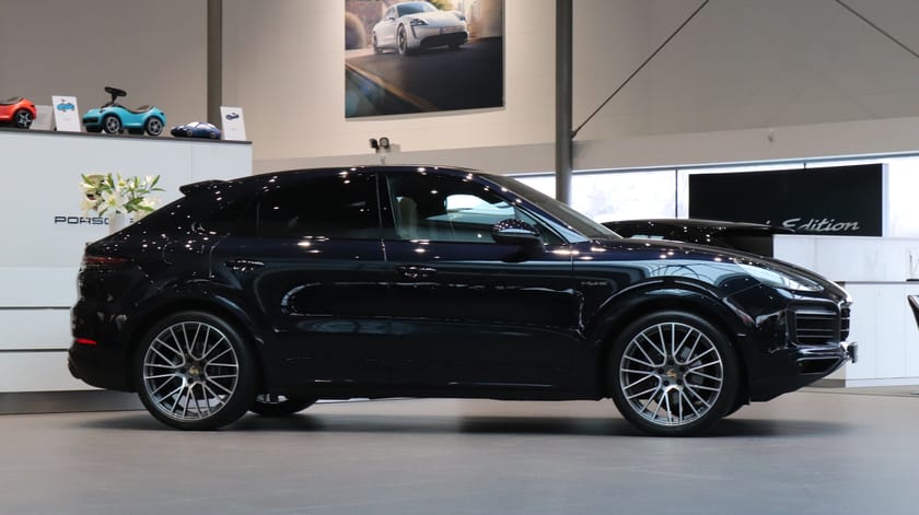 Bild 3 av Porsche Cayenne Coupé E-Hybrid 462 hk Platinum Edition / Sportavgas / 22" hjul / Drag