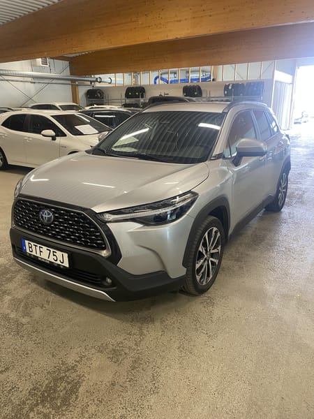Toyota Corolla Cross Hybrid AWD-i Style | Dragkrok | Vinterhjul