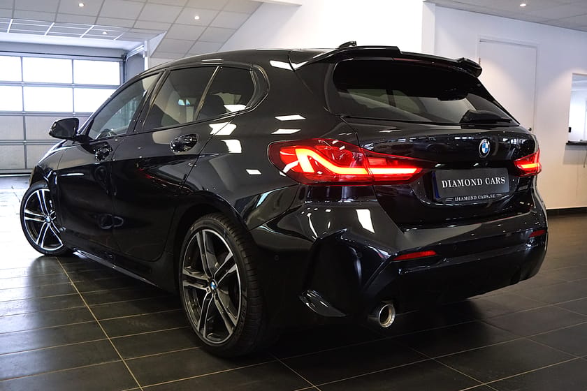 Bild 4 av BMW 118i M Sport  Auto\Backkamera\Vinterdäck