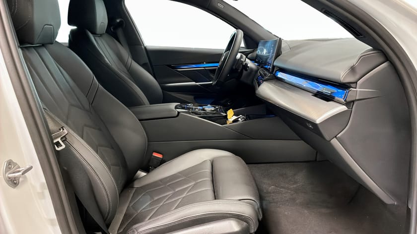 Bild 3 av BMW 530e xDrive Touring M Sport Drag Driving Ass Plus