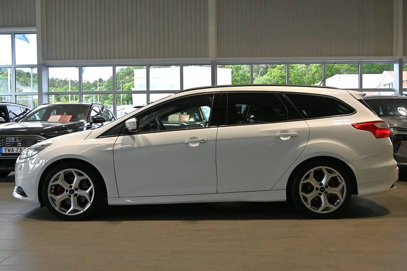 Bild 2 av Ford Focus ST Kombi 250hk Läder 18" Få ägare