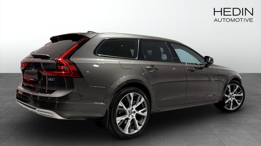 Bild 2 av Volvo V90 Cross Country B5 AWD Inscription B&W Drag Pano