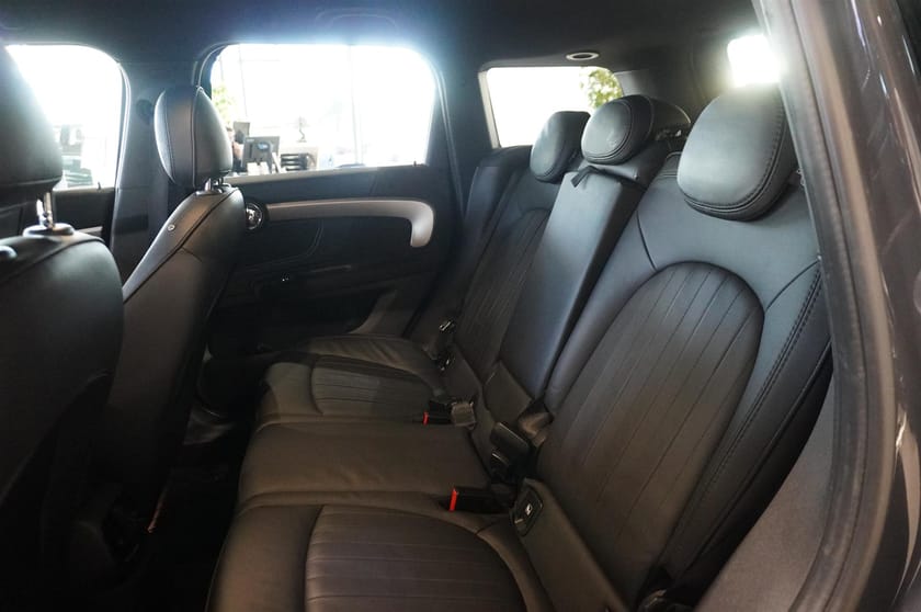 Bild 5 av MINI Countryman Cooper SE ALL4 Maximise Pano HUD H K Elstol Kamera Komfort Navi