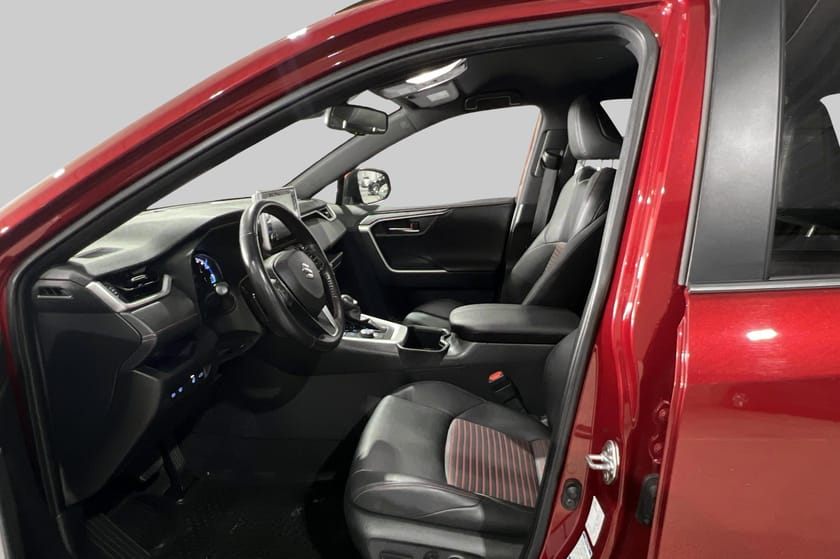 Bilde 5 av Suzuki Across Ladbar hybrid-SUV med firehjulstrekk