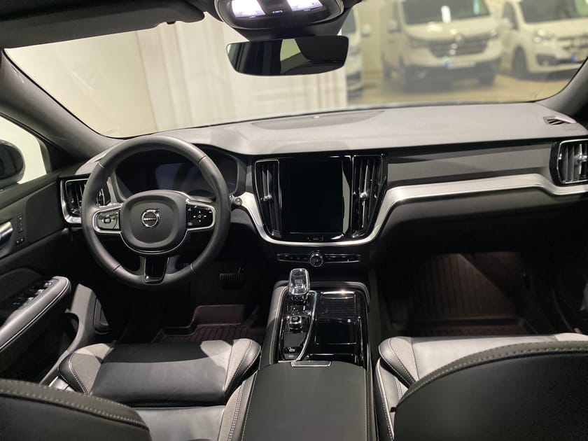 Bild 2 av Volvo V60 T6 Plus Dark Edition