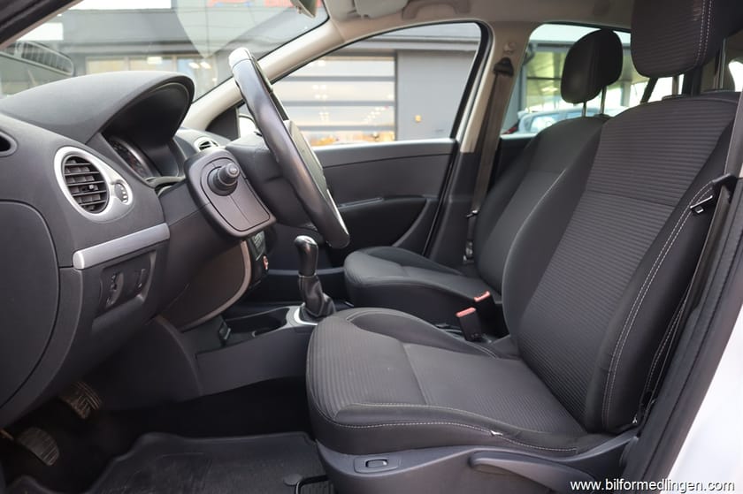 Bild 4 av Renault Clio Sport Tourer 1.2 16V FWD 75hk