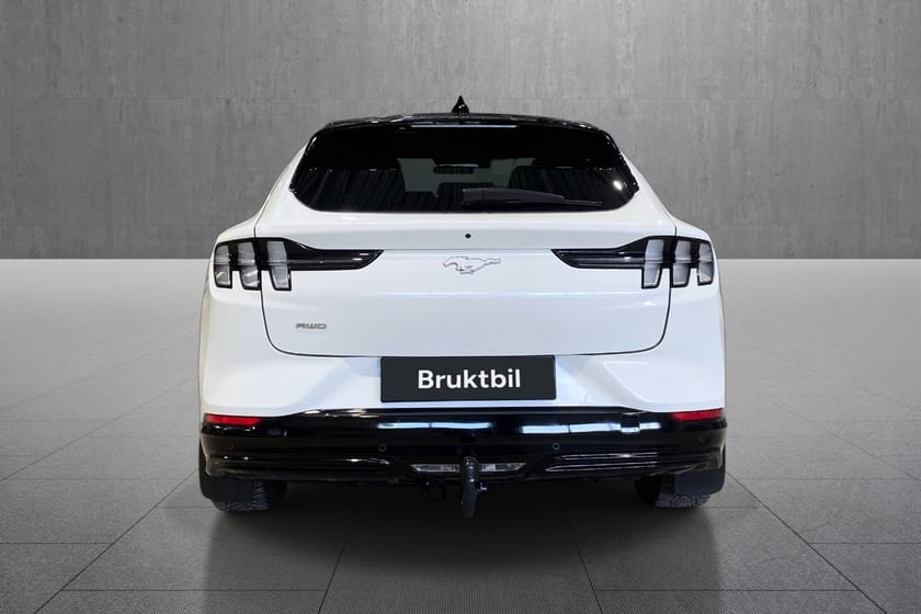Bilde 4 av Ford Mustang Mach-E Long Range AWD Premium LR Frost White Edition, Topputstyrt, Krok