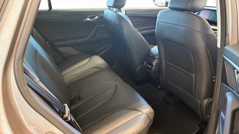 Bild 5 av MG HS PHEV LUX 1.5T AT (BLACK) - STERLING SILVER