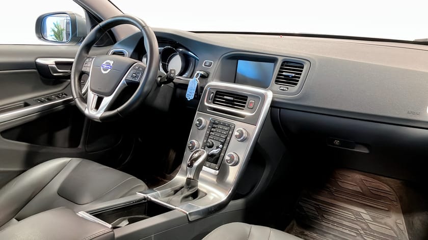 Bild 3 av Volvo V60 D4 AWD Summum. Lågt miltal!