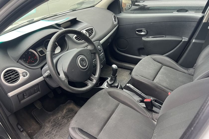 Bild 4 av Renault Clio  Halvkombi 5-dörrars 1.5 dCi Kamremsbytt Nybes