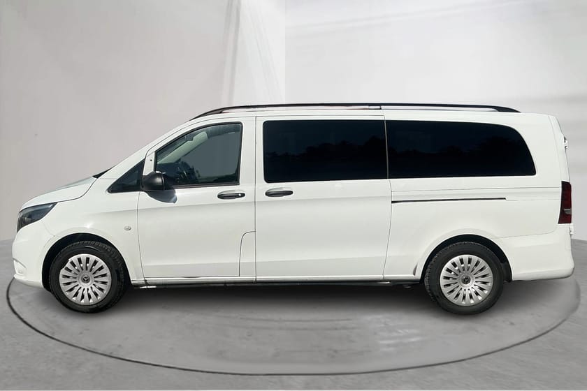 Bild 2 av Mercedes-Benz Vito Tourer 116 CDI 4x4 3.2t 4MATIC W640 (163hk) 8-sits