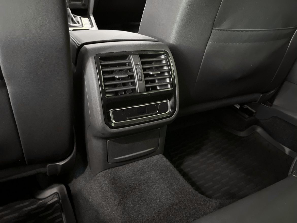 Volkswagen Passat 2023 - miniatyr 10