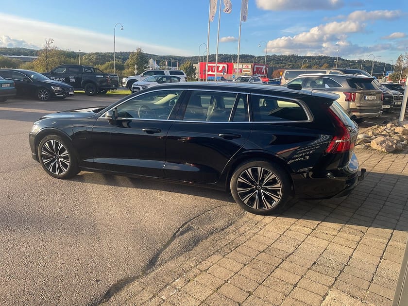 Bild 3 av Volvo V60 Recharge T6 AWD,CORE BRIGHT DRAG B-KAMERA,NAV,MOMS