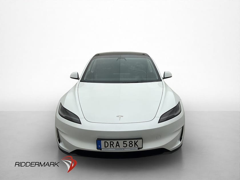 Bild 2 av Tesla Model 3 Performance Värmepump Panorama Skärm bak