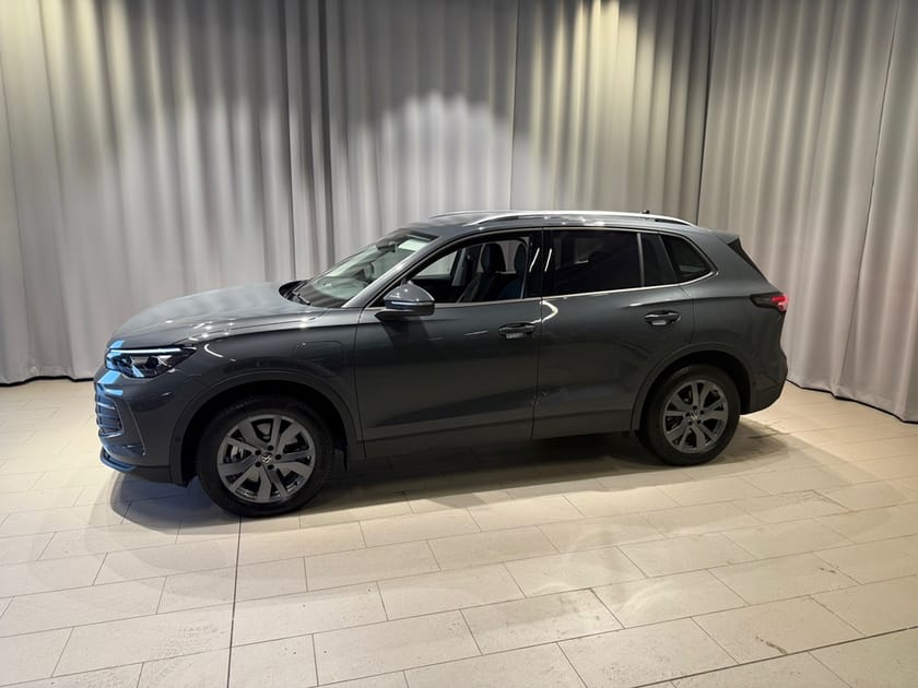 Bild 3 av Volkswagen Tiguan eHybrid 1.5 TSI Dsg 204hk Edition Drag