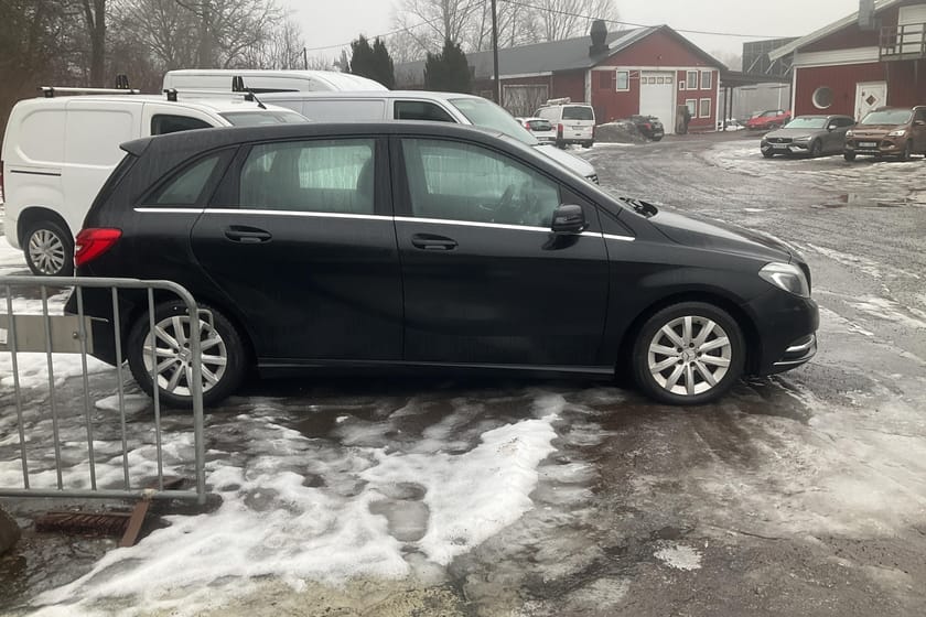 Bild 3 av Mercedes-Benz B 180 CDI BlueEfficiency (109hk) Reparationsobjekt