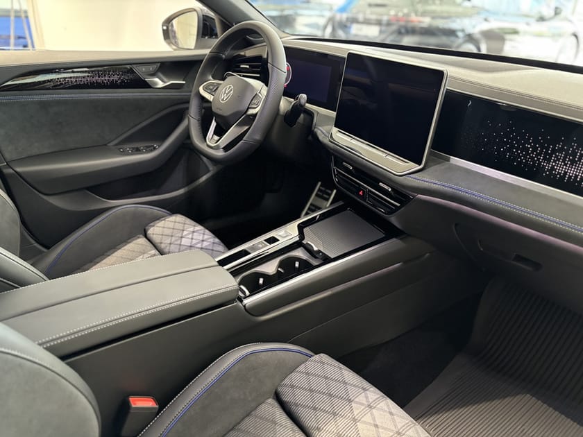 Bild 4 av Volkswagen Passat Variant eHybrid 272 DSG6 R-LINE *Lagerbil*