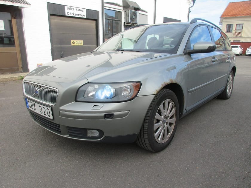 Bild 1 av Volvo V50 2.4 Momentum 170 hk Bytt kamrem Välservad Drag