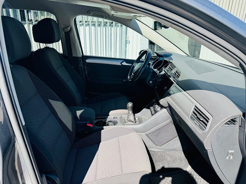 Bild 5 av Volkswagen Touran 7-seater 1.0 TSI 115HK 7-SITSIG / BACKKAMERA / CARPLAY