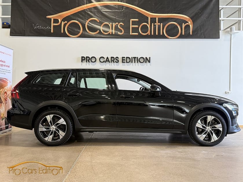 Bild 3 av Volvo V60 Cross Country B4 AWD | 197hk Momentum | Drag | B-Kamera | CarPla