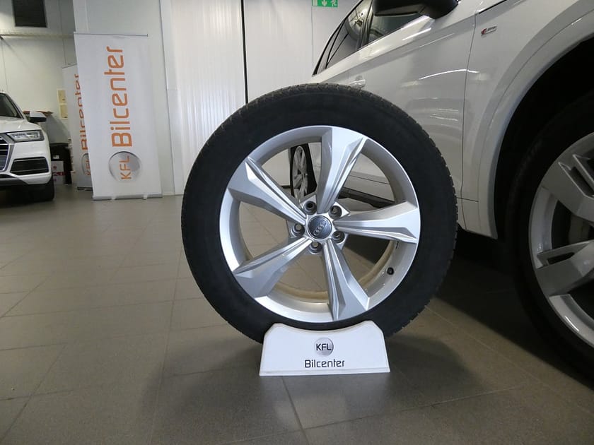 Bild 2 av Audi Q5 55 TFSI e quattro S line Aut-Drag-Värmare-Rattvärme-SoV