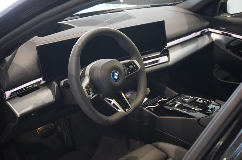 Bild 2 av BMW i5 xDrive40 Touring M-Sport Pro Business DAP Drag HUD hk