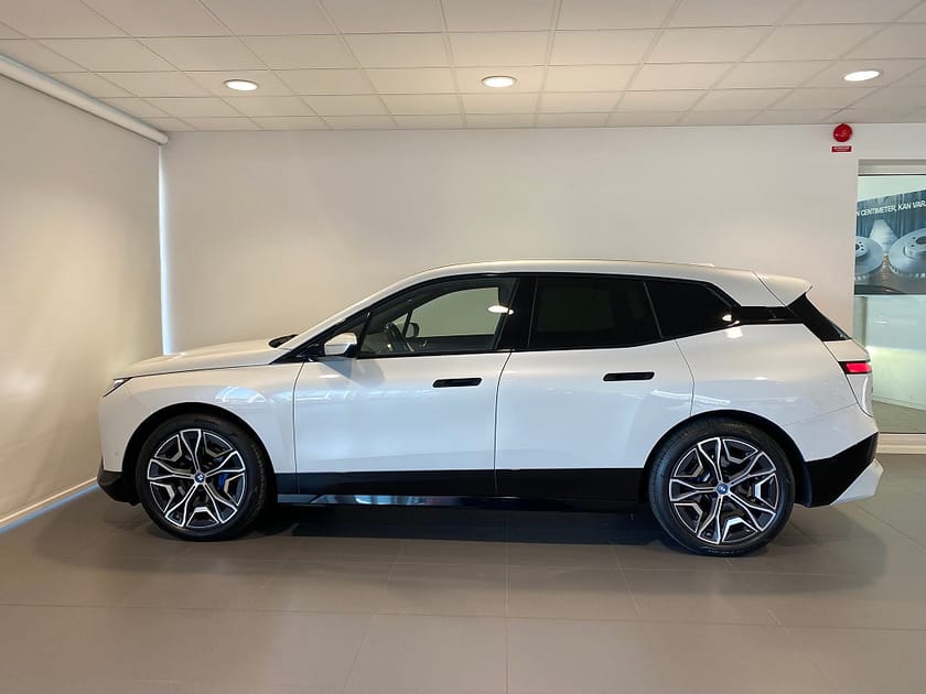 Bild 2 av BMW iX xDrive50 4,95% ränta Keyless Adaptiv Farthållare H/K