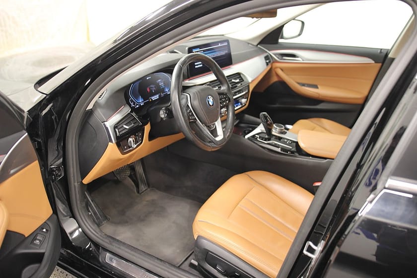 Bild 2 av BMW 530e Touring Plug in 292HK Läder Panorama
