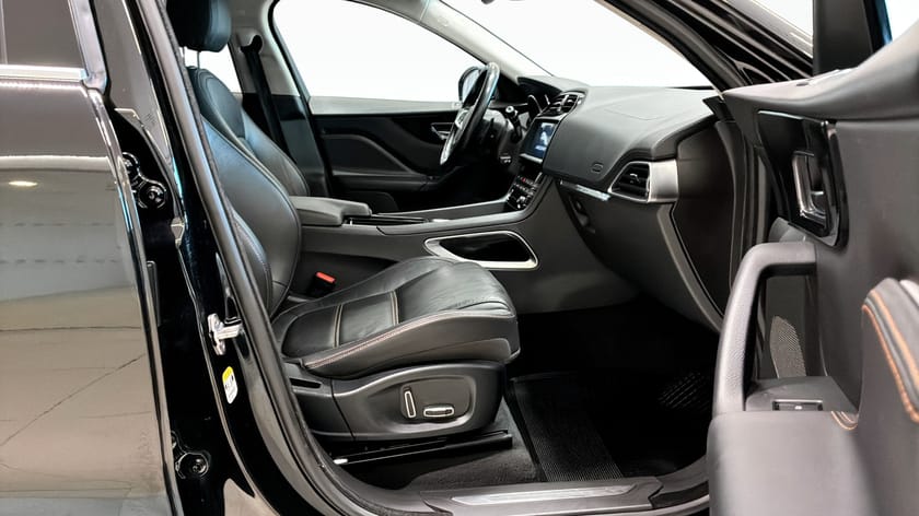 Bild 3 av Jaguar F-Pace 20d AWD PRESTIGE 180HK