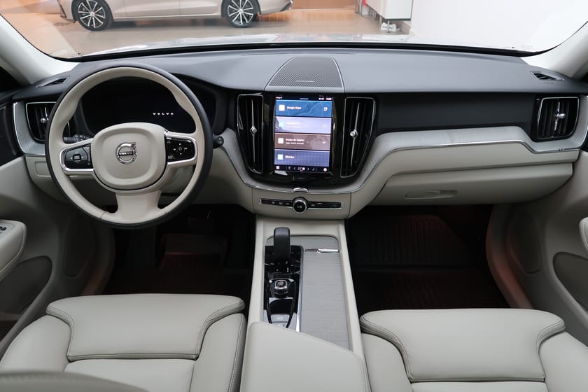 Bild 5 av Volvo XC60 Recharge T6 Plus Dark Edition/Drag/Pano/H&K