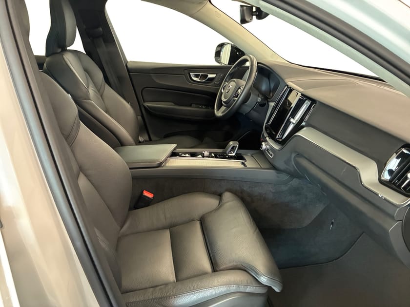 Bild 4 av Volvo XC60 T6 Plus Dark Edition | Drag | 21" Fälg |