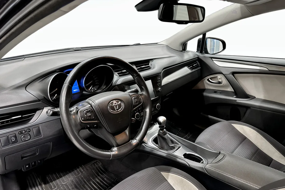 Toyota Avensis Sedan