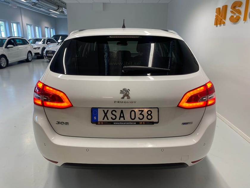 Bild 4 av Peugeot 308 SW 1.2e-THP Active Euro6 Pano Navi Lågamil 3,99% RÄNTA