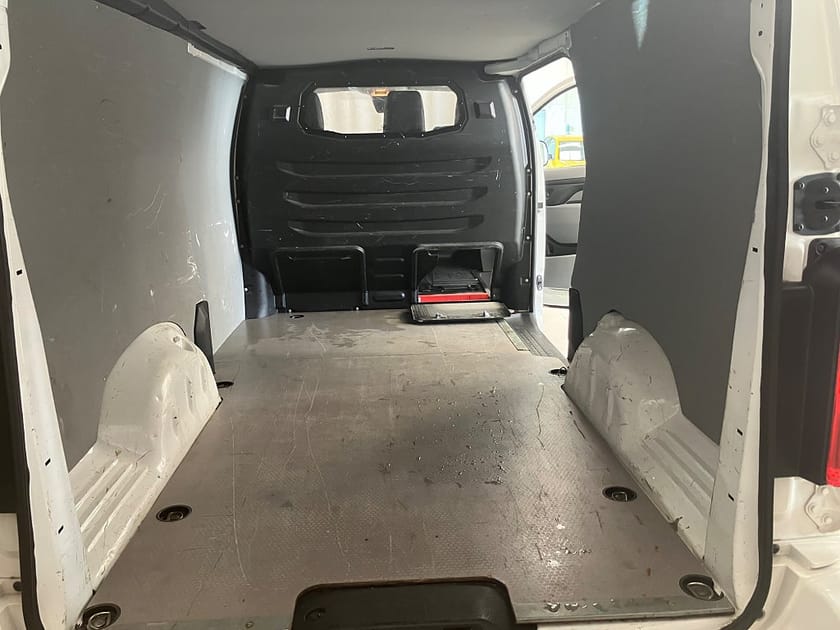 Bild 5 av Peugeot Expert Utökad Last L3 (lång) Pro+ 2.0 BlueHDi Automat
