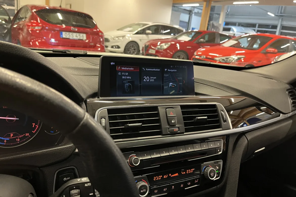 BMW 330i xDrive Touring