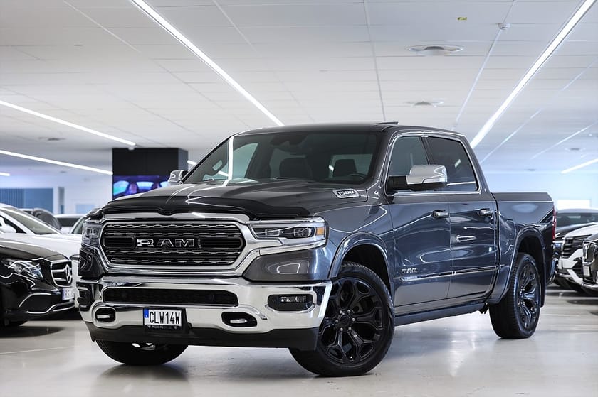 Bild 3 av RAM 1500 Crew Cab Dodge Limited V8 eTorque Luftfjädring 22" Night