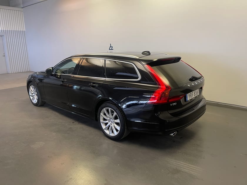 Bild 2 av Volvo V90 D4 Momentum Advanced SE / Regnsensor / Tonade rutor /
