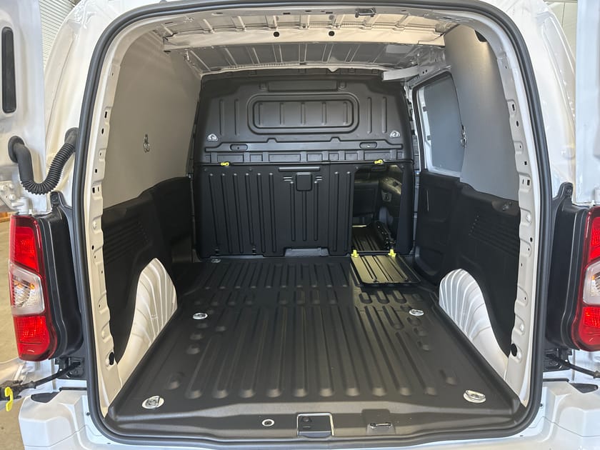 Bild 4 av Peugeot Partner PLUS 130Hk Automat FRÅN 299,900:-