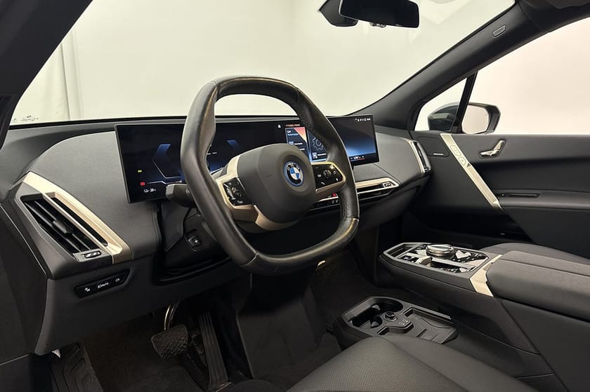 Bild 5 av BMW iX xDrive40 326hk Sport Sky H/K Head Up Drag 360° MOMS