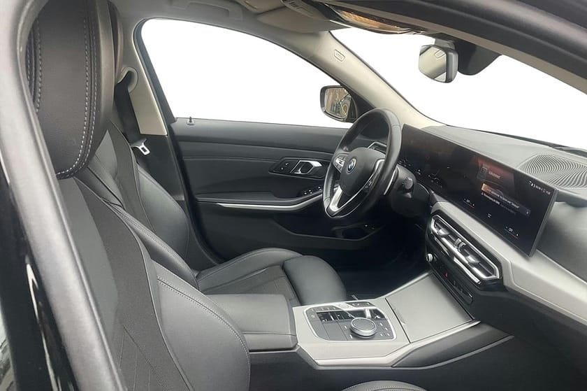 Bild 3 av BMW 330e xDrive Touring Drag Widescreen Navi Kamera Cockpit 292hk