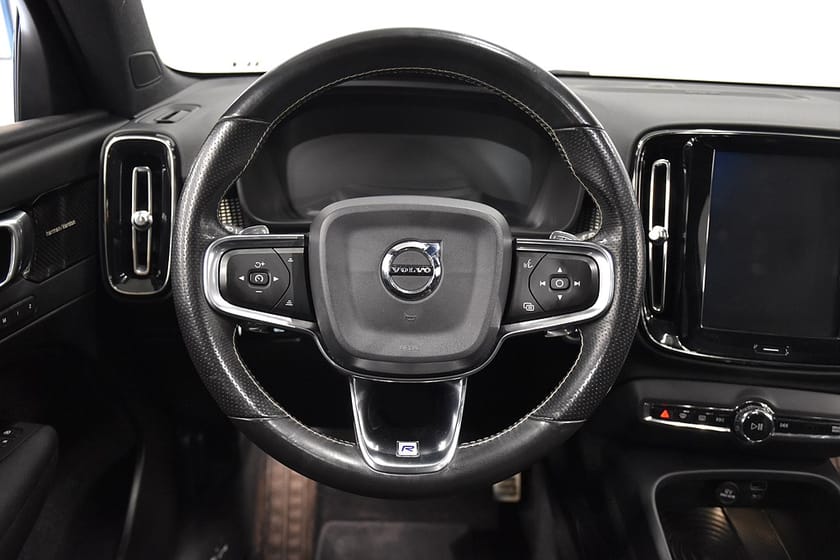 Bild 2 av Volvo XC40 D4 AWD Aut R-Design Pano H/K D-Värm 360° 190hk