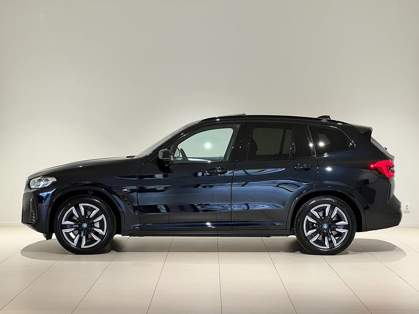 Bild 2 av BMW iX3 M-Sport, Drag, Panorama, Navi, Adpt Fart, Elstolar